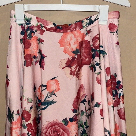 Modcloth fully lined pink with florals  A line skirt size medium, with pockets - Picture 2 of 8